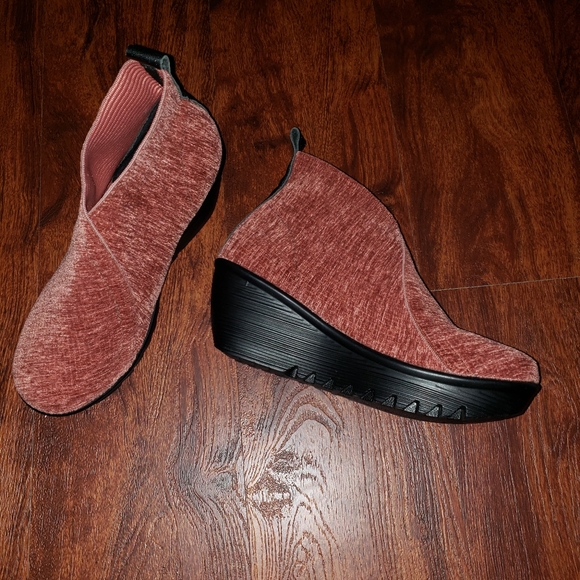 NQOT! Bernie Mev Faux Suede Wedge [Soft Merlot color] - Picture 4 of 8